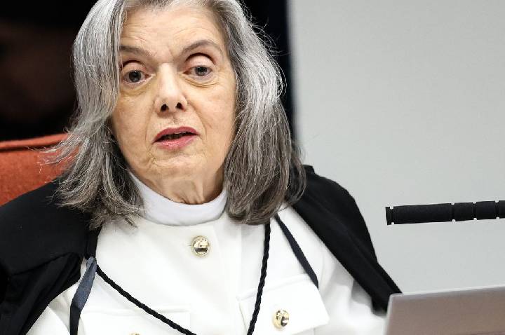 Cármen Lúcia vota para condenar Eduardo Bolsonaro por difamação