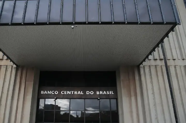Copom decide Selic em meio a guerra e inflação acelerando