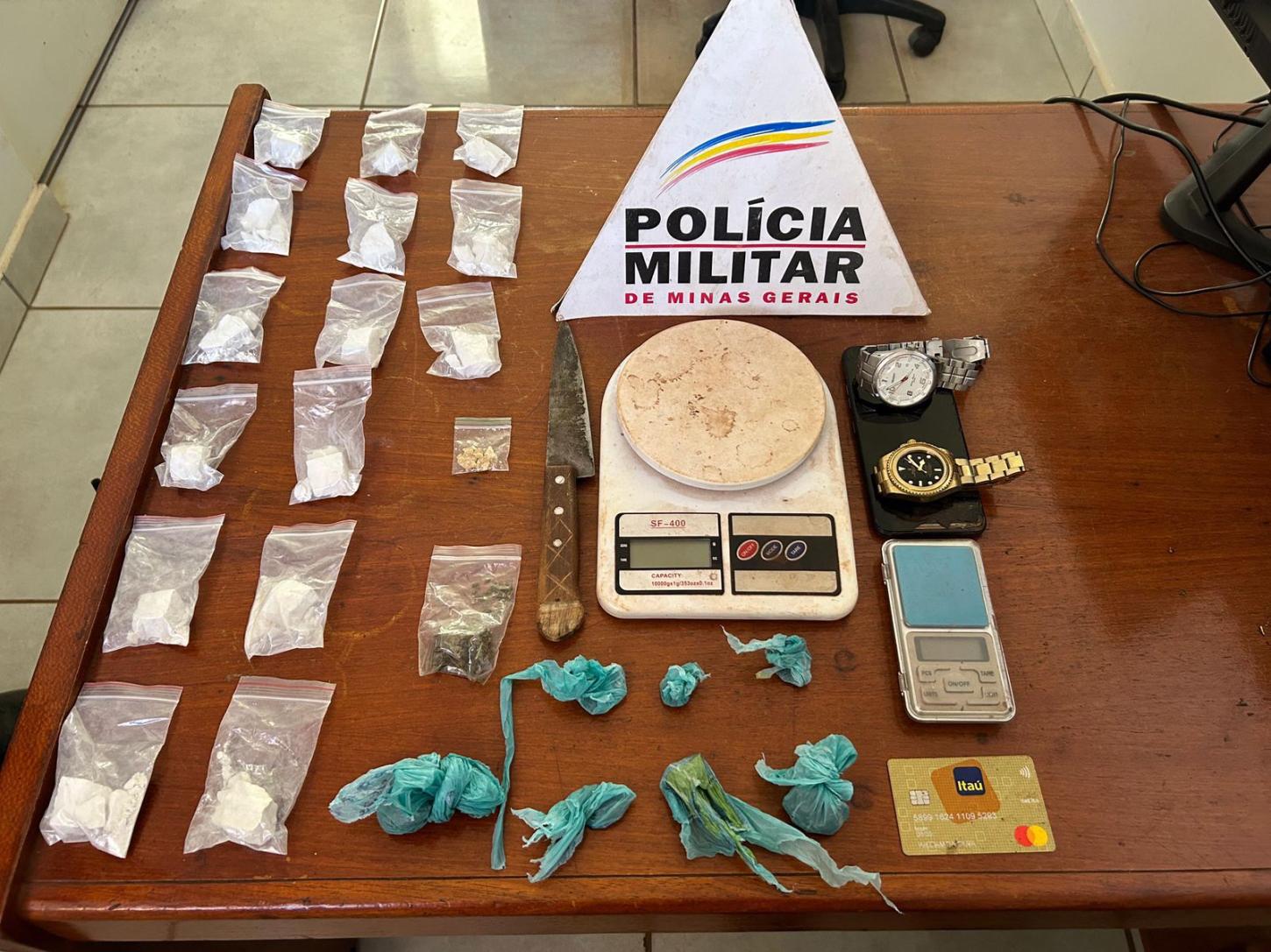 Denúncia leva Polícia a apreender drogas e material ilícito em Monte Alegre de Minas