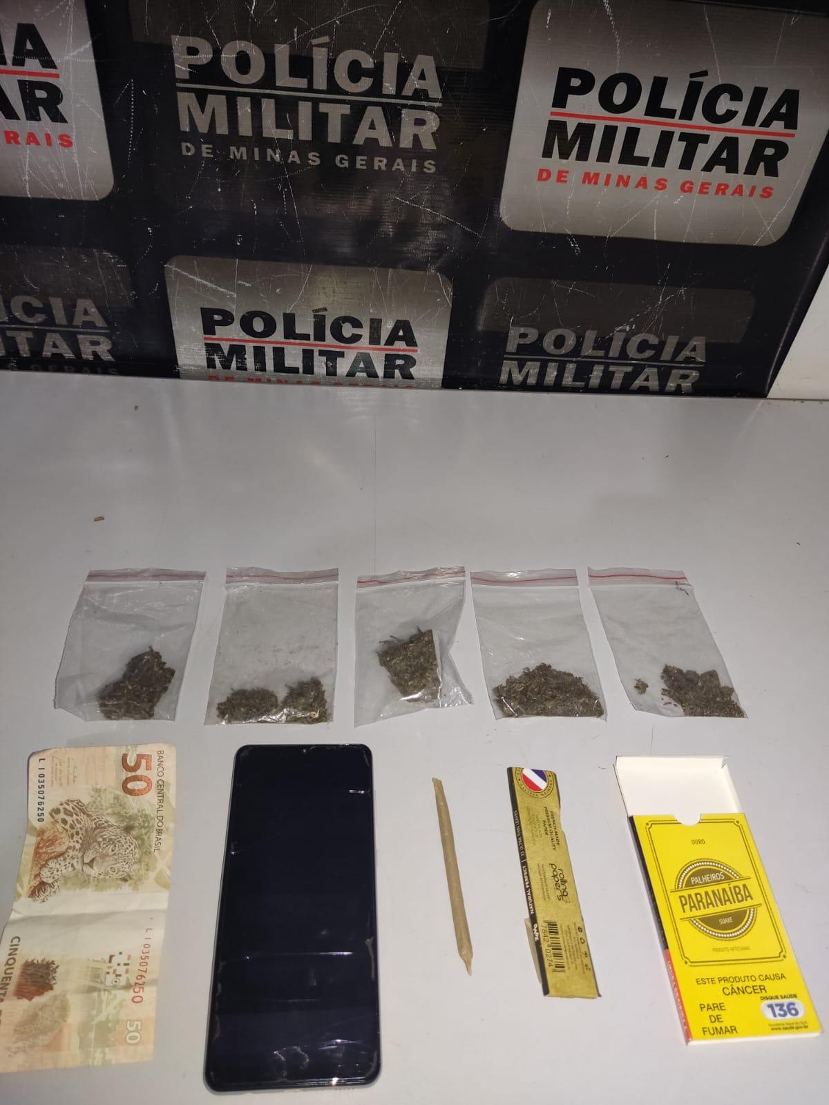 Polícia Militar Apreende Drogas com Menores no Parque das Acácias em Santa Vitória