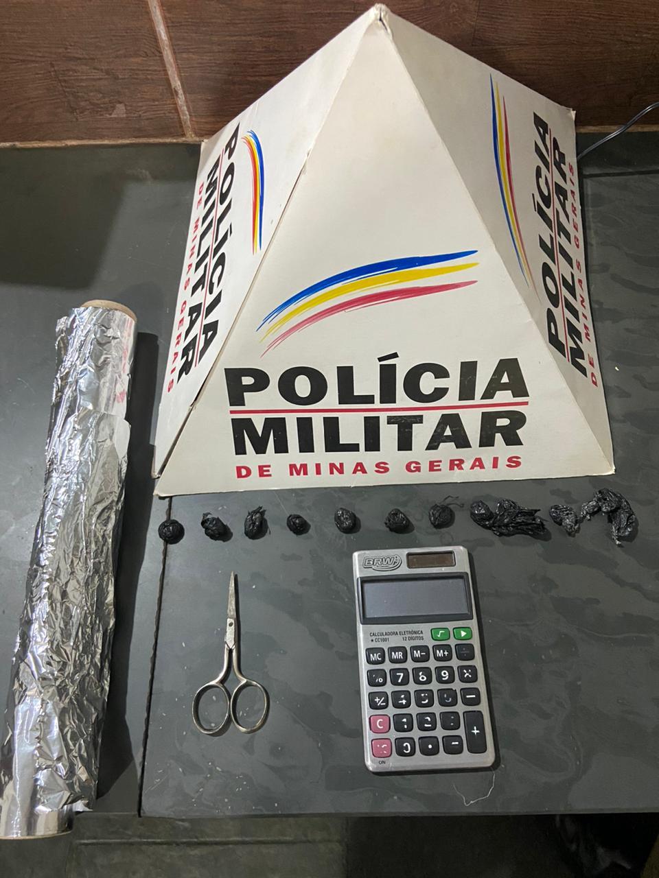 POLÍCIA MILITAR RECUPERA BICICLETA FURTADA E PRENDE SUSPEITAS POR FURTO E TRÁFICO DE DROGAS EM PRATA/MG
