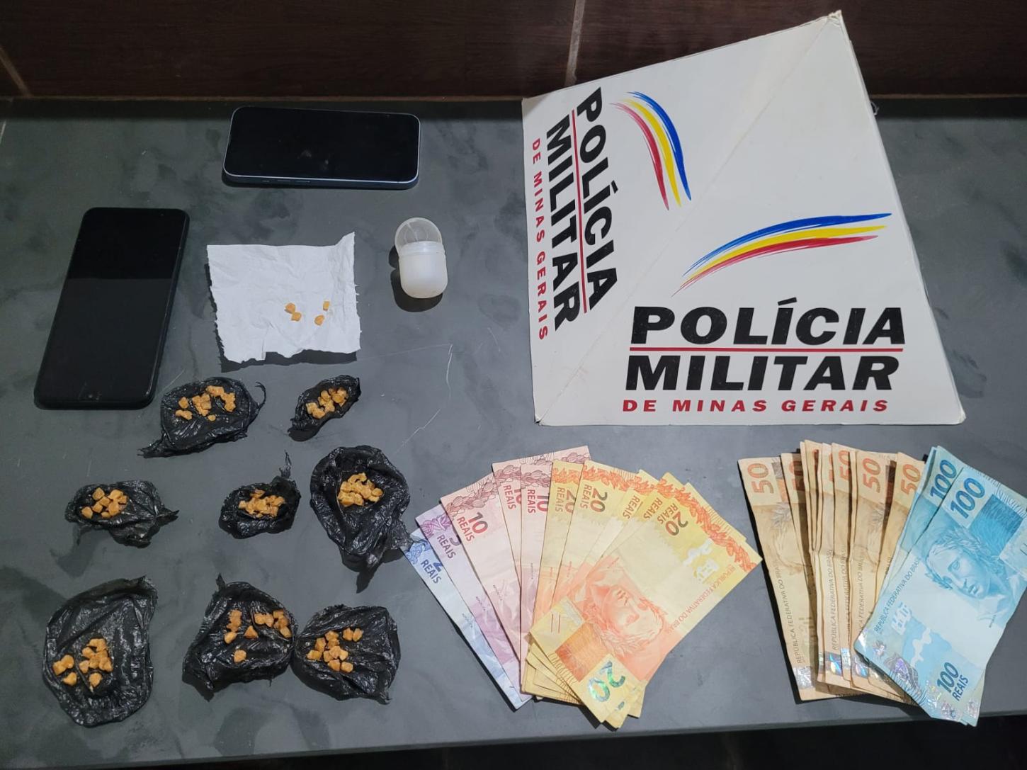 Polícia Militar Prende Dois Homens por Tráfico de Drogas em Prata