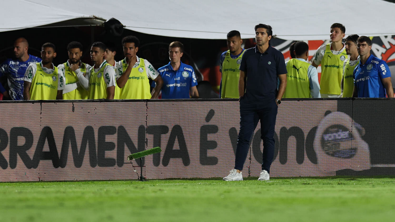 Abel vê lance de Mauricio “no limite” e concorda com expulsões em Vitória x Palmeiras: “Seguiu as regras”