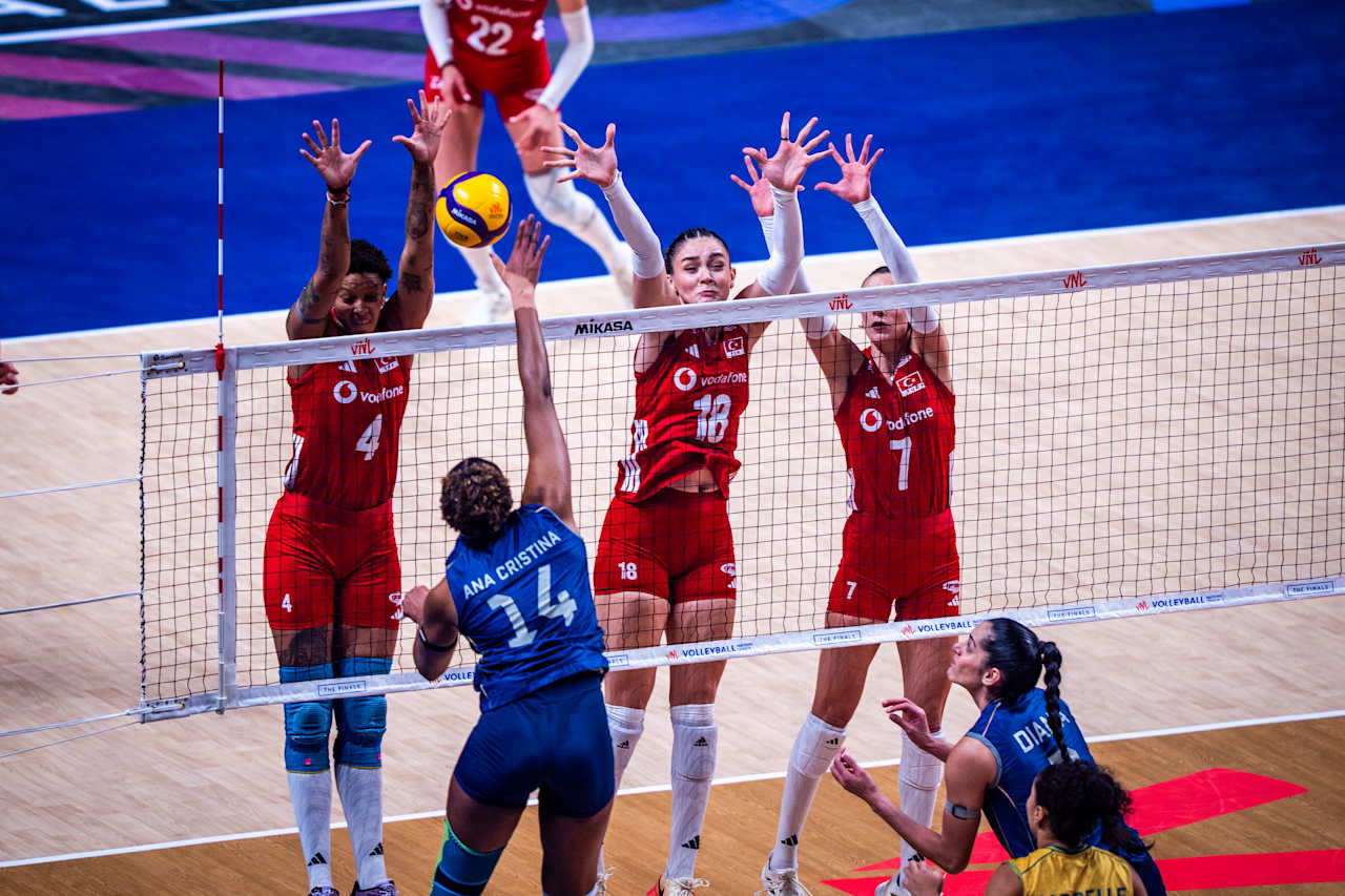 Brasil sofre virada da Turquia e amarga quinto vice da Liga das Nações de Vôlei