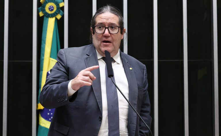 Comissão aprova prioridade para diagnóstico precoce e ensino específico para alunos com autismo