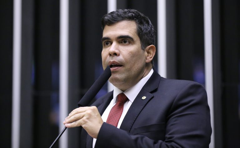 Comissão aprova projeto que permite a municípios inadimplentes manterem convênios com a União