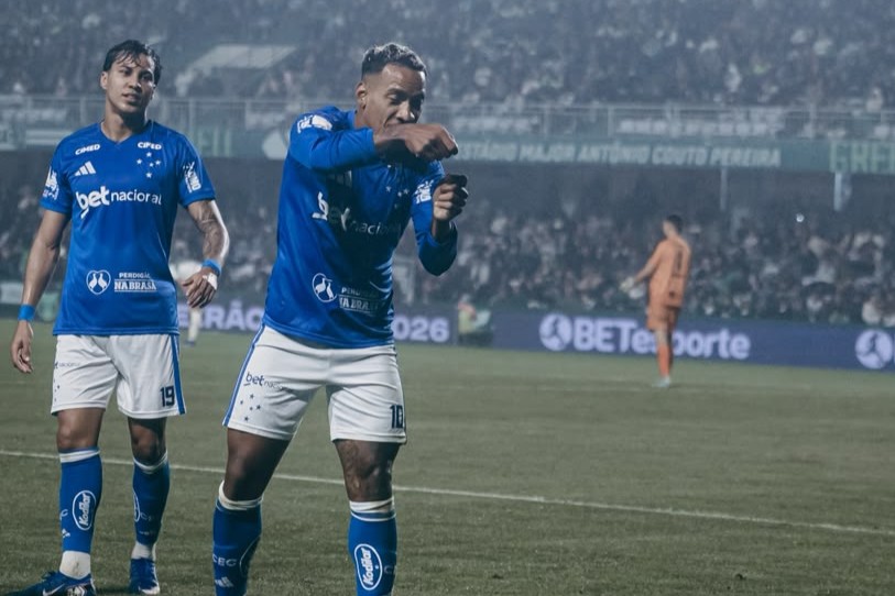 Cruzeiro bate Coritiba fora de casa e fica mais perto do G5 do Brasileiro