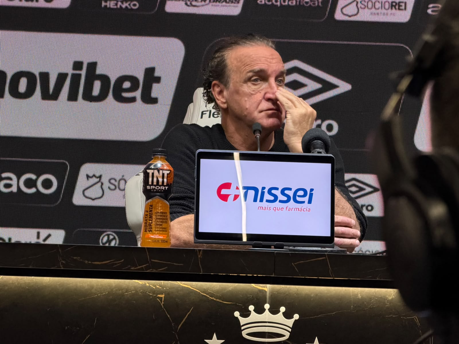 Cuca admite alerta com risco de rebaixamento do Santos: “Preocupa, e muito”