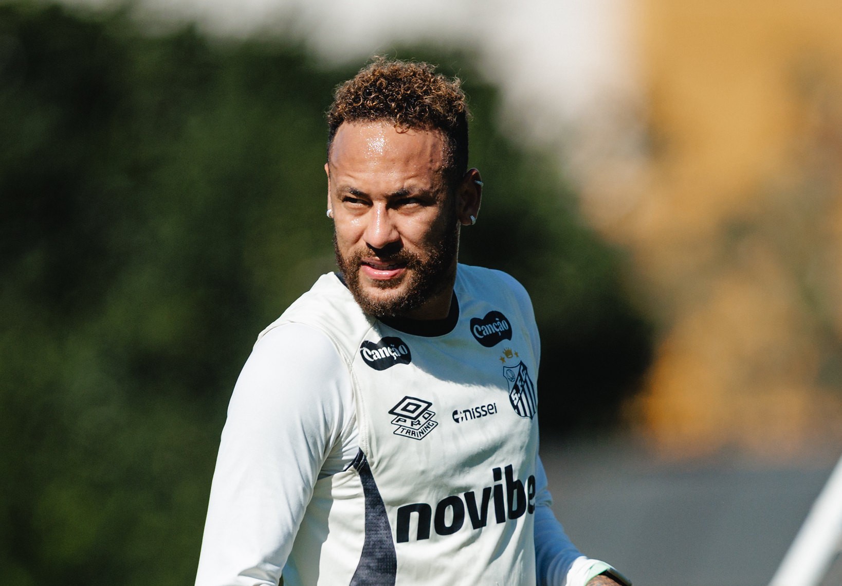 Cuca confirma Neymar contra a Chapecoense e explica ausência em goleada do Santos