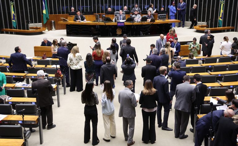 Deputados analisam projeto que regulamenta filtro de relevância de recursos no STJ; acompanhe