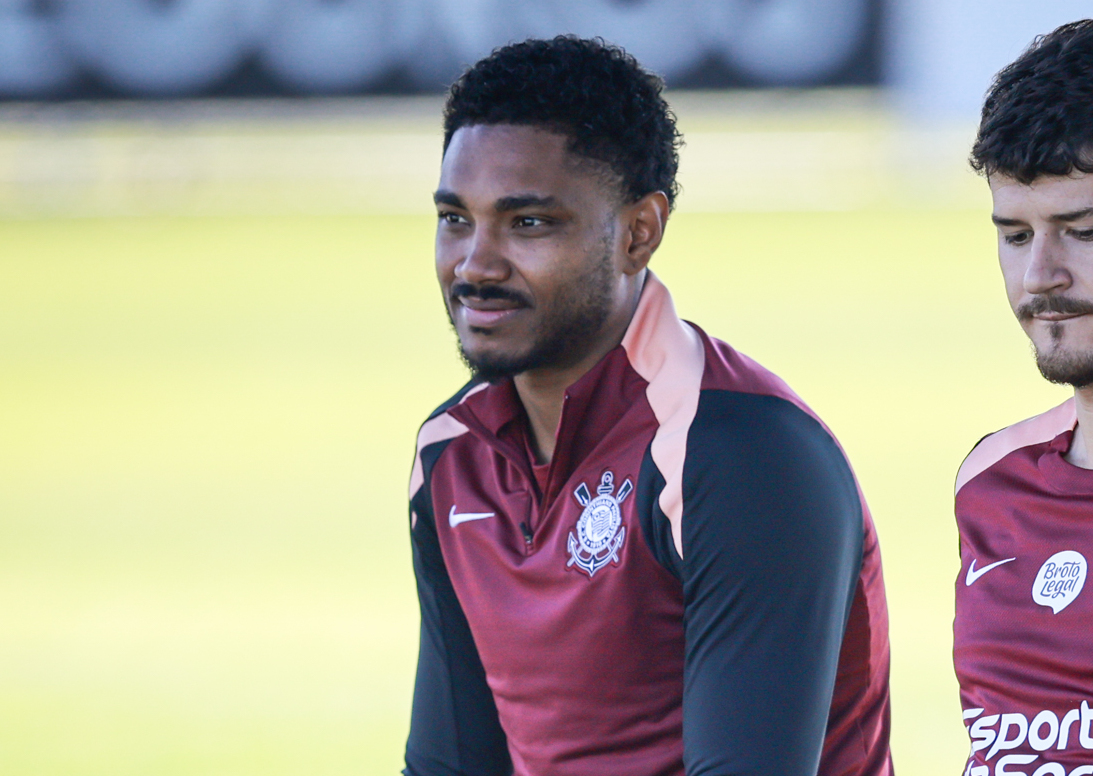 Há três meses fora, Vitinho sofre nova lesão no Corinthians e passará por cirurgia