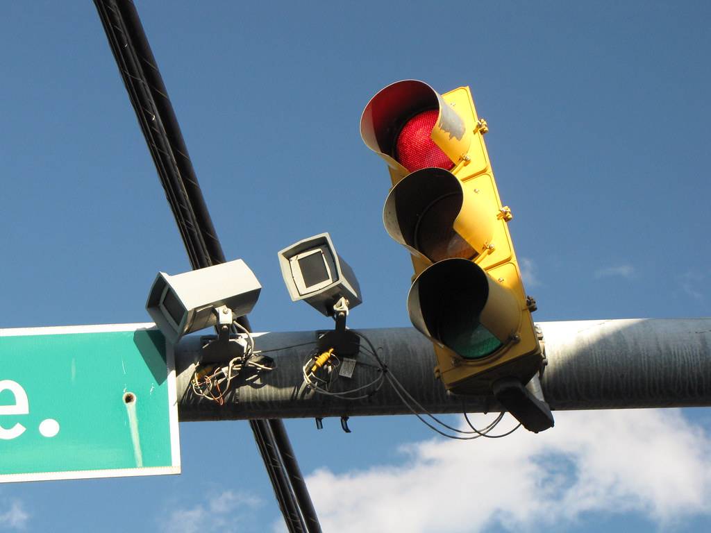 Projeto de lei vai obrigar multas a incluírem foto da infração na notificação