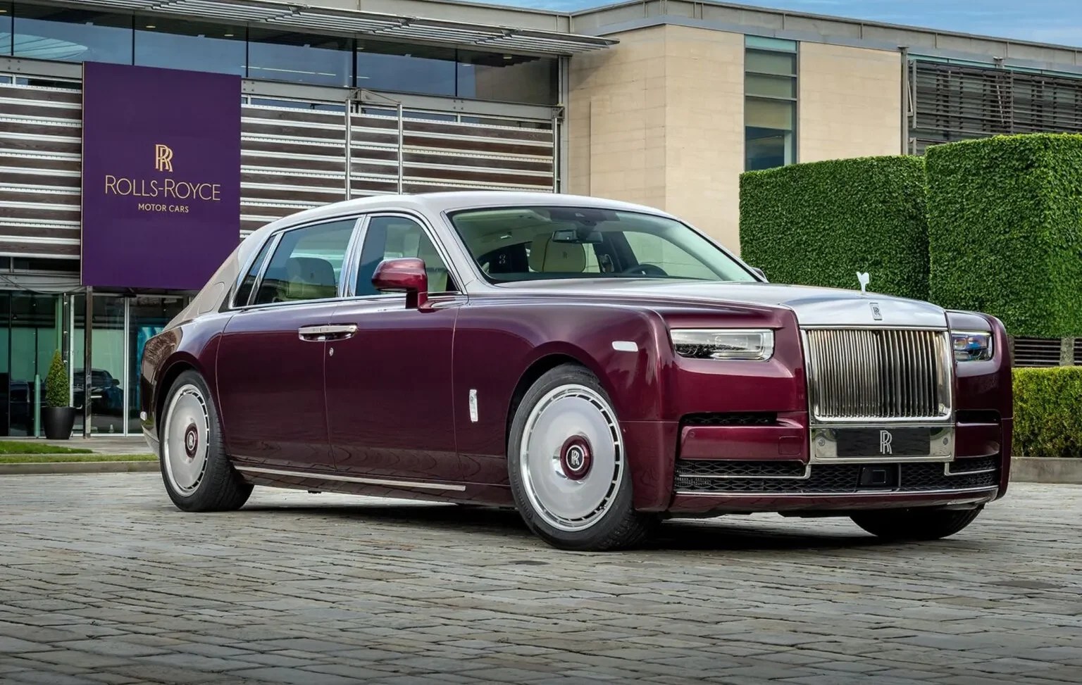 Rolls-Royce Phantom Extended ganha versão com interior de conchas marítimas