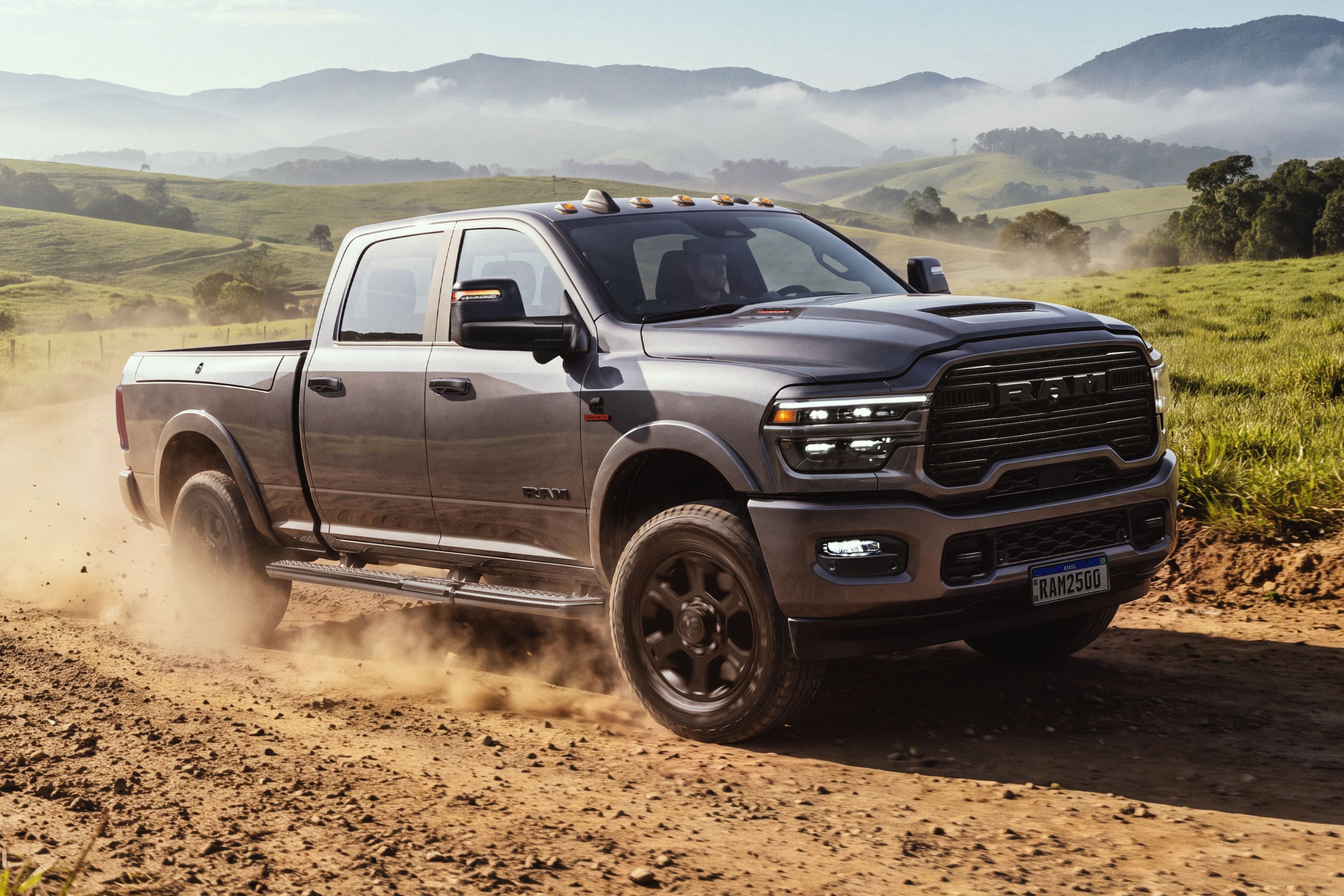 Nova Ram 2500 Laramie Night Edition cobra R$ 7.000 a mais por visual ‘dark’