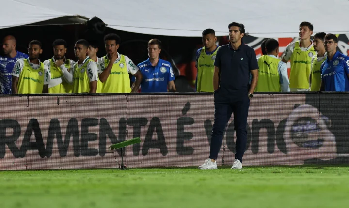 Abel vê lance de Mauricio “no limite” e concorda com expulsões em Vitória x Palmeiras: “Seguiu as regras”