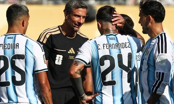 Árbitro da final da Copa do Mundo anuncia aposentadoria