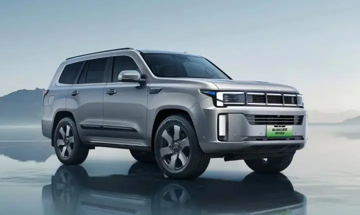BAIC confirma B60 no Brasil, mas quer que SUV híbrido off-road de 7 lugares seja flex