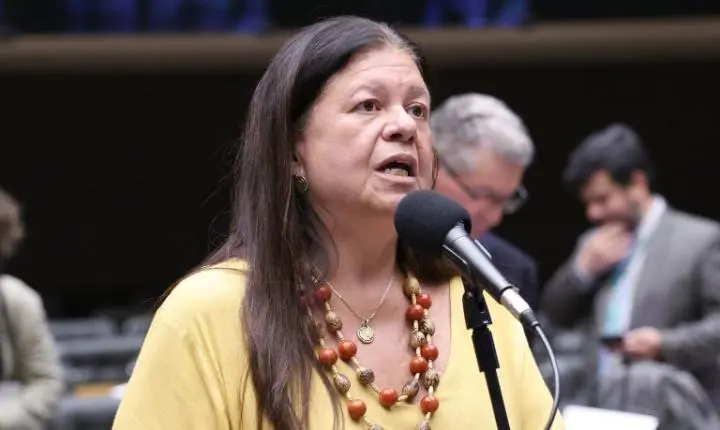 Comissão aprova justiça gratuita para pessoas com câncer ou com deficiência