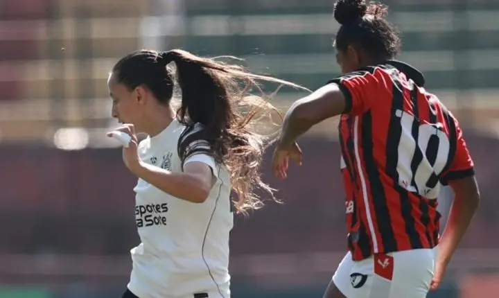 Corinthians goleia o Vitória e assume a liderança do Brasileirão Feminino