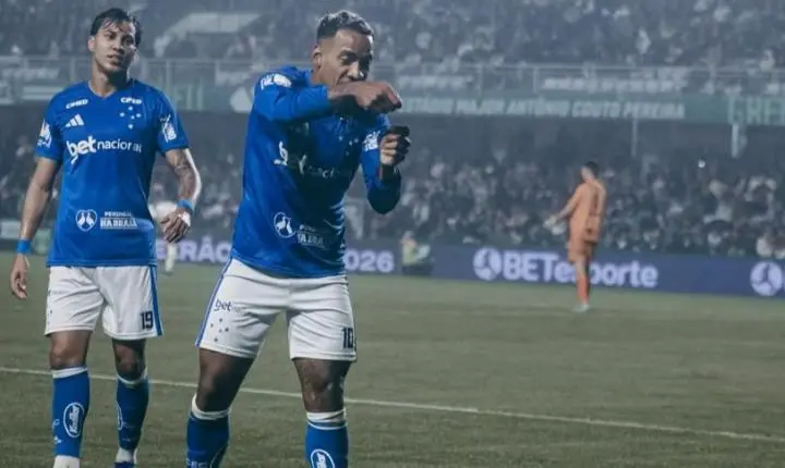 Cruzeiro bate Coritiba fora de casa e fica mais perto do G5 do Brasileiro