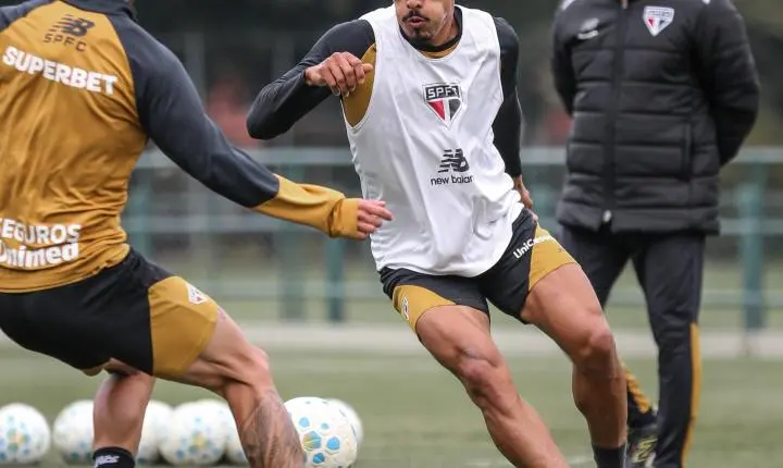 Dorival comanda atividades técnicas e táticas em treino do São Paulo