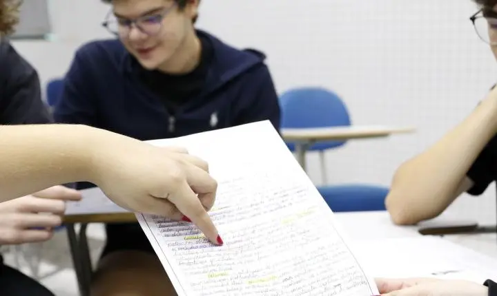 Encceja 2026: alunos já podem consultar cartilha de redação