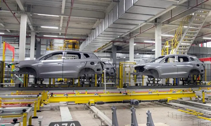 Fábrica da BYD na Bahia inicia operação de pintura e solda, e carros nacionais ficam para 2027
