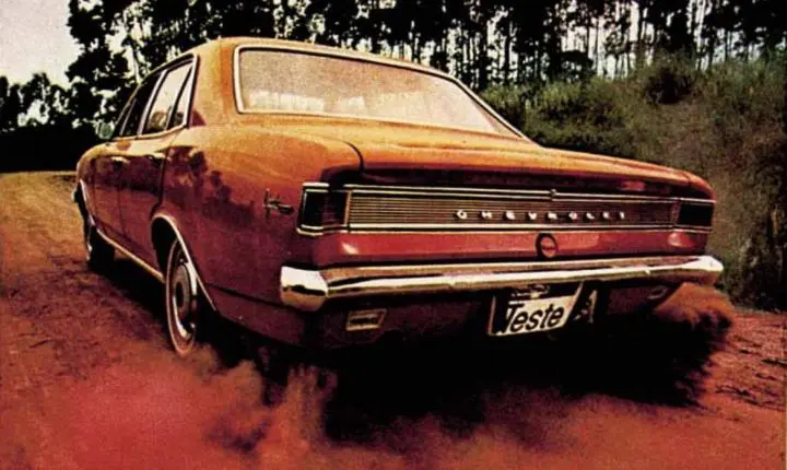 Graxa, ferrugem e vazamentos: a dura rotina de manutenção dos carros novos nos anos 60
