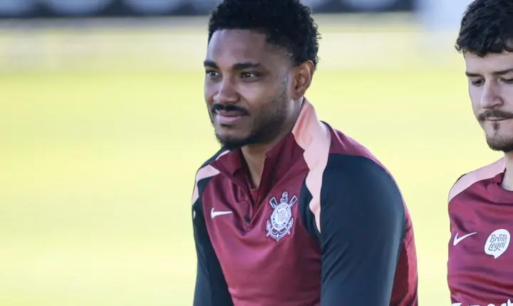 Há três meses fora, Vitinho sofre nova lesão no Corinthians e passará por cirurgia