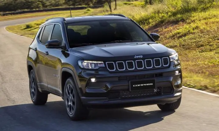 Jeep dá descontos de até R$ 48.800 e Compass fica mais barato que Avenger