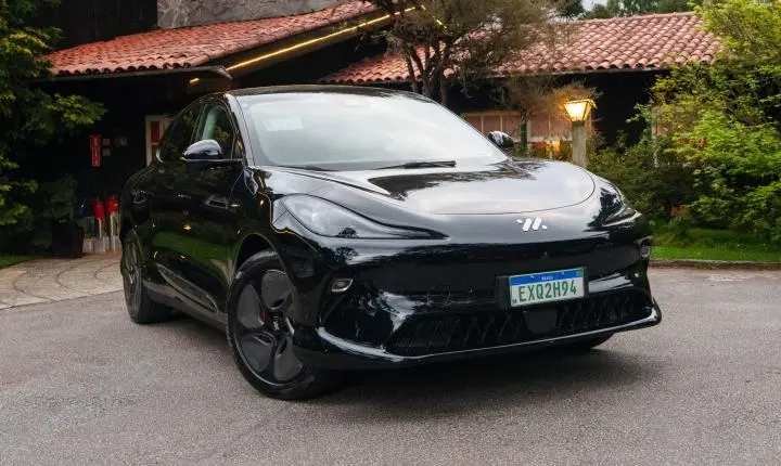 MG lança marca de luxo IM no Brasil com SUV elétrico de 752 cv e modo caranguejo
