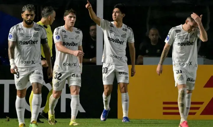 Miguelito conta com falha de goleiro para marcar para o Santos na Vila Belmiro; confira