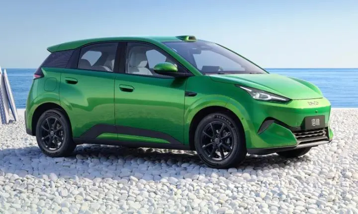Nova geração do BYD Dolphin Mini estreia na China de olho no Geely EX2