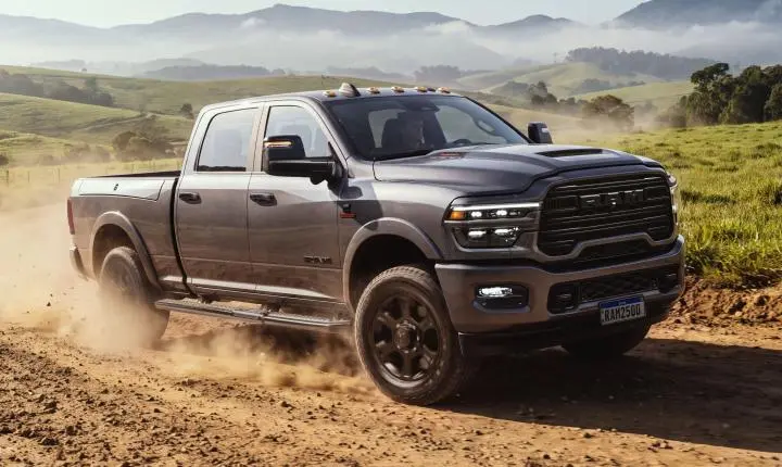 Nova Ram 2500 Laramie Night Edition cobra R$ 7.000 a mais por visual ‘dark’
