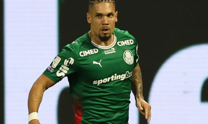 Paulinho sofre entorse e volta a desfalcar o Palmeiras; veja detalhes da lesão