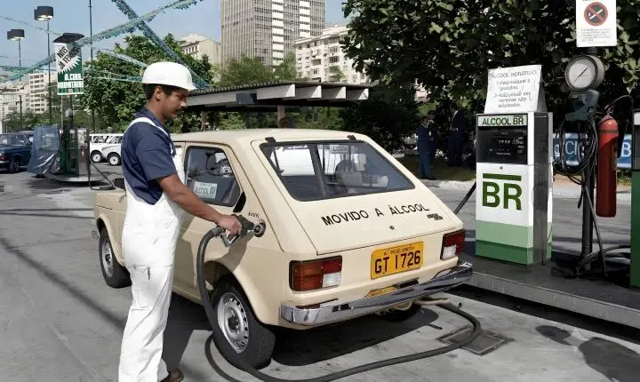 Qual a diferença do etanol misturado na gasolina para o que é vendido nos postos?