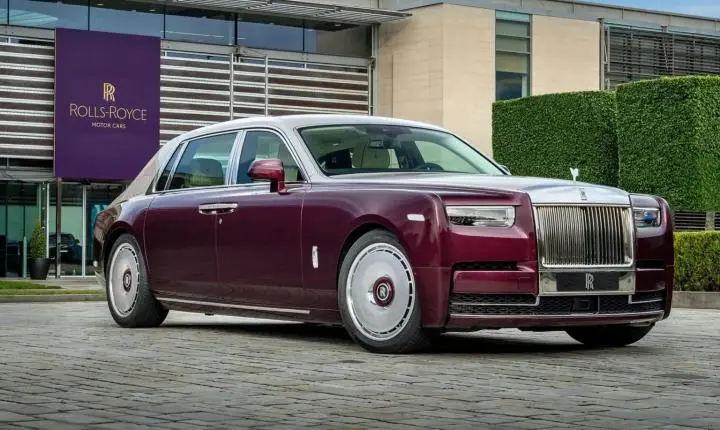 Rolls-Royce Phantom Extended ganha versão com interior de conchas marítimas